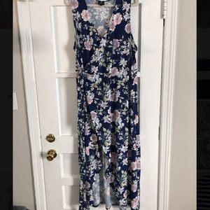 Plus size sleeveless maxi floral dress